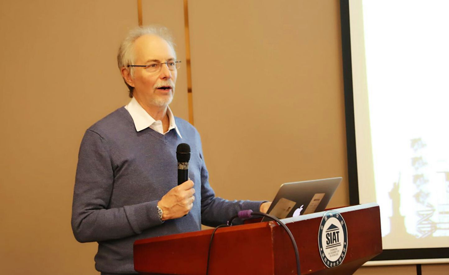 20180201Jef Boeke院士作報告.jpg