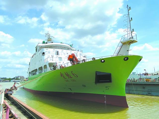 “實驗6”號水上英姿。李明攝