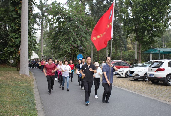 4.團隊環(huán)園跑